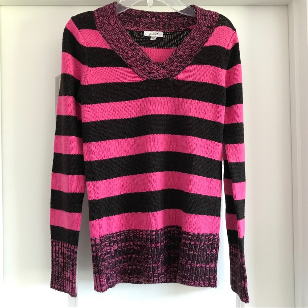 🌵 Black & Pink Striped Sweater